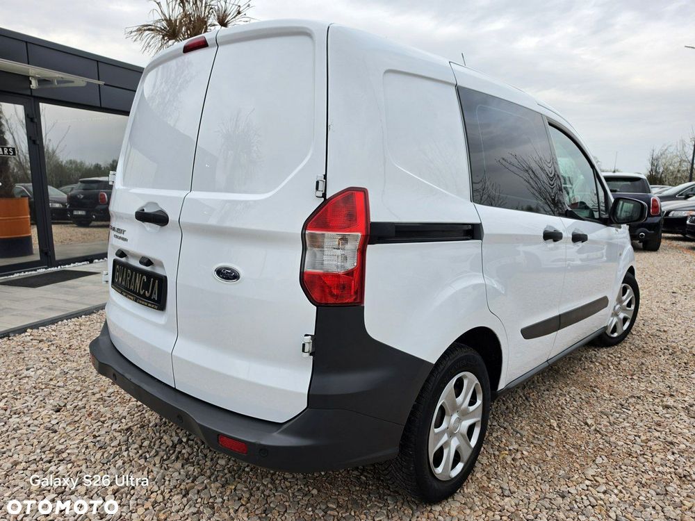 Ford Transit Courier - 23