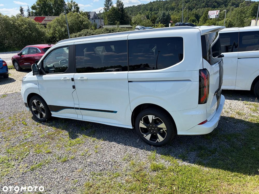Ford Tourneo Custom - 4