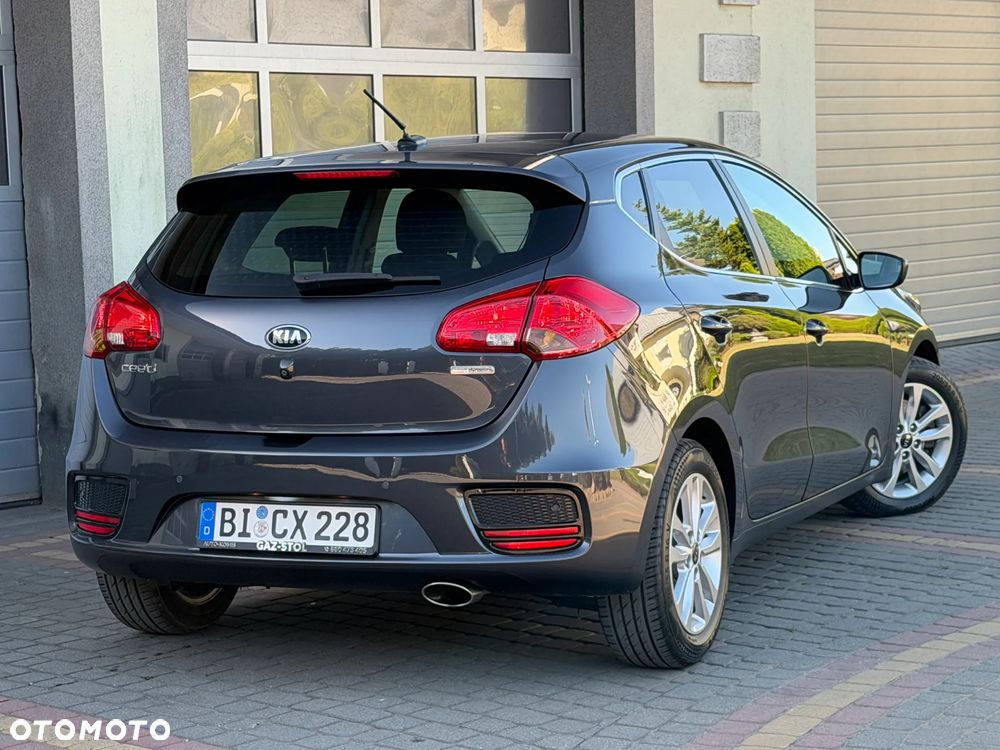 Kia Ceed 1.6 GDI Dream-Team Edition - 12