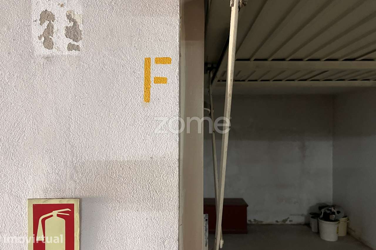 Estacionamento fechado para arrendamento junto ao Hospital de S. João - Grande imagem: 5/15