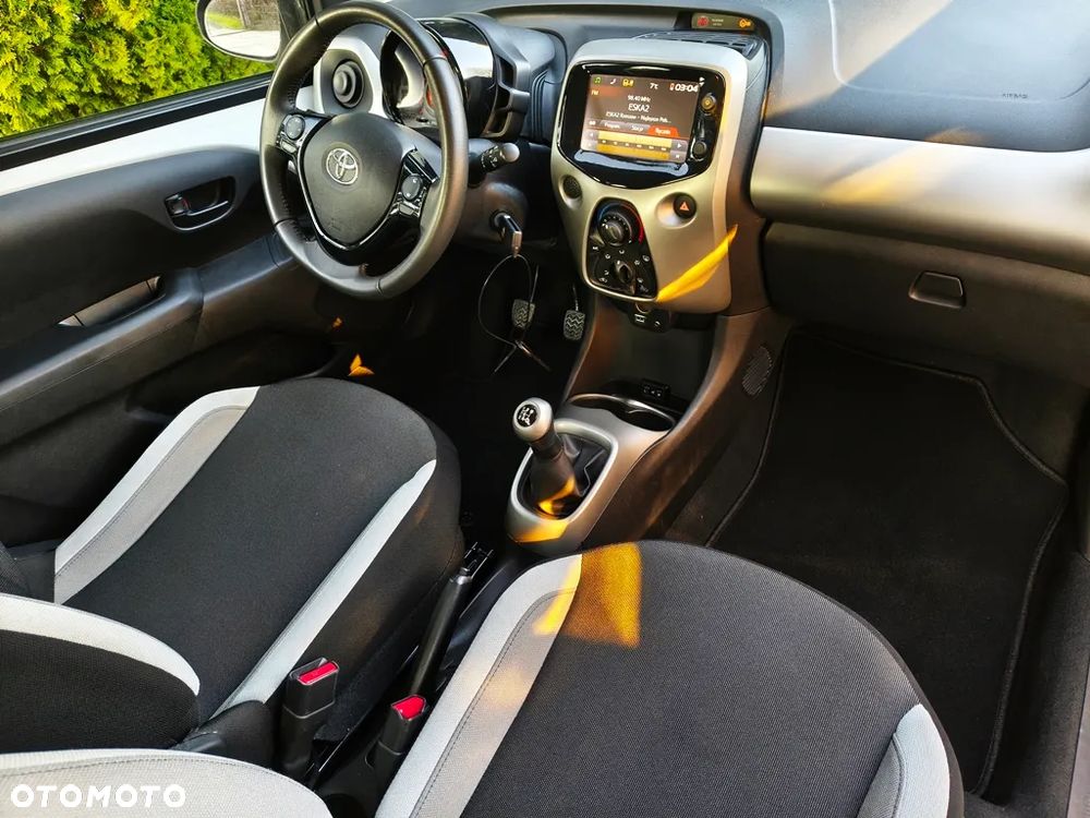 Toyota Aygo x-play touch - 22