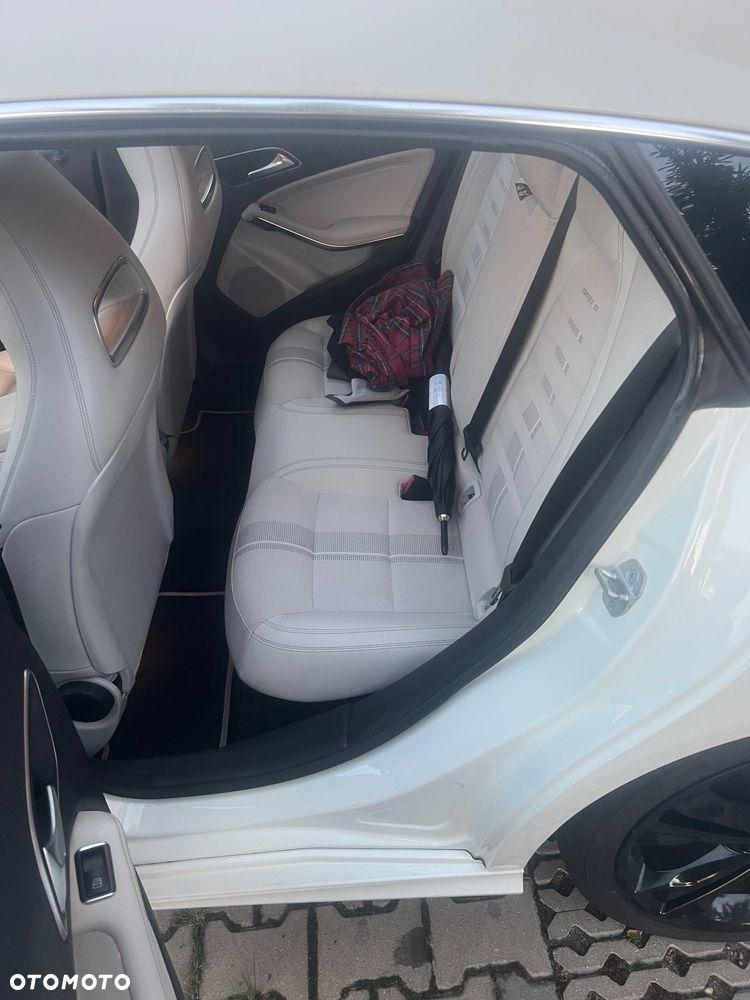 Mercedes-Benz CLA 180 7G-DCT UrbanStyle Edition - 13