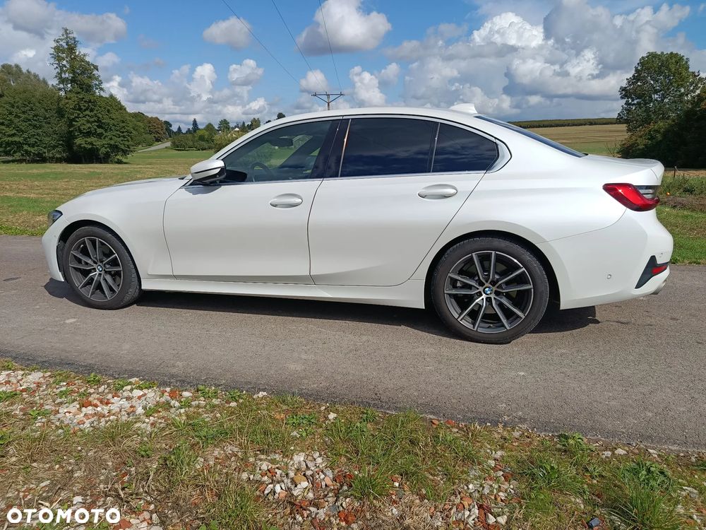 BMW Seria 3 330i Sport Line - 2