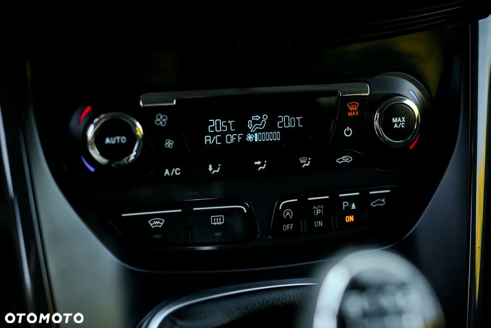 Ford Kuga 2.0 TDCi 4x4 Titanium - 29
