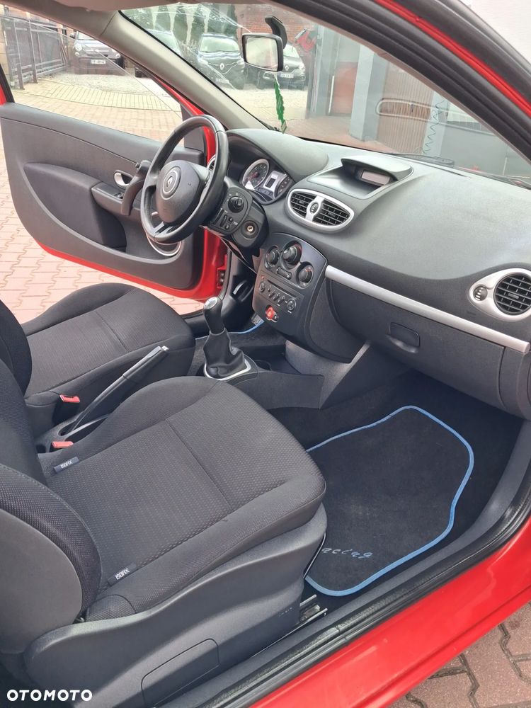 Renault Clio - 10