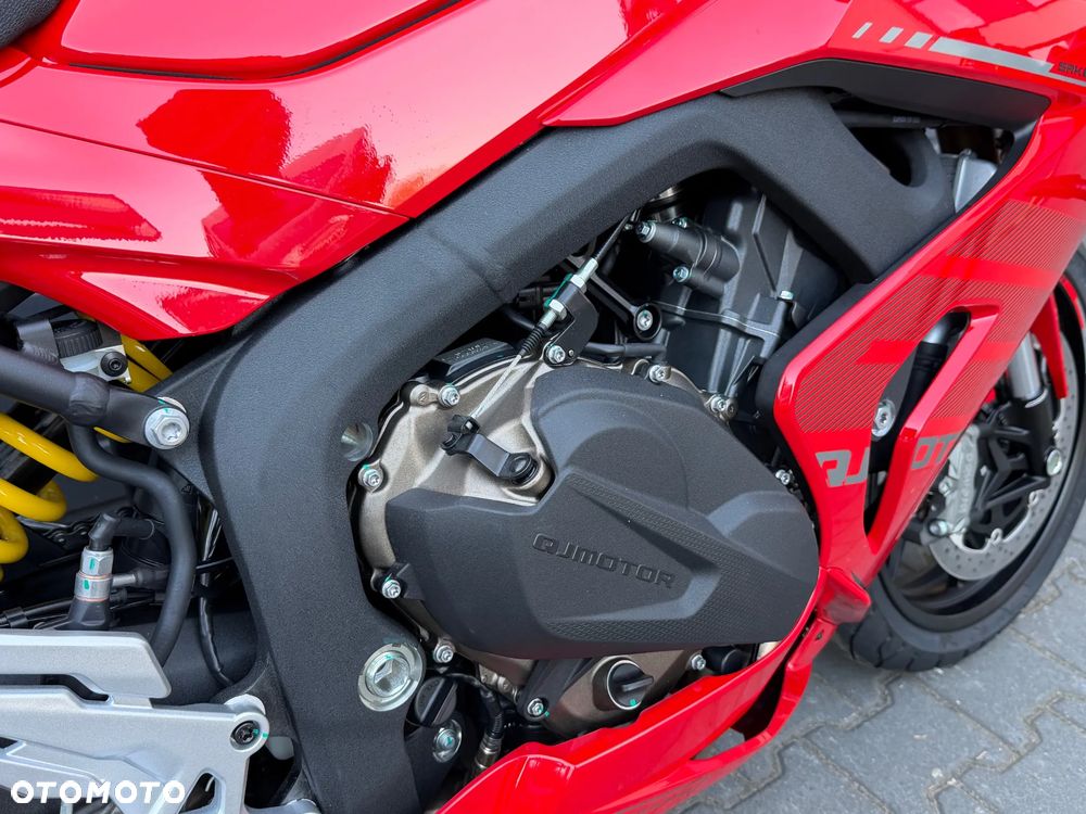 QJMOTOR SRK 800RR - 3