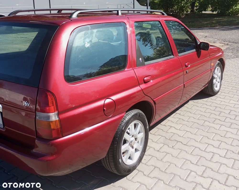 Ford Escort 1.8 16V Ghia - 10