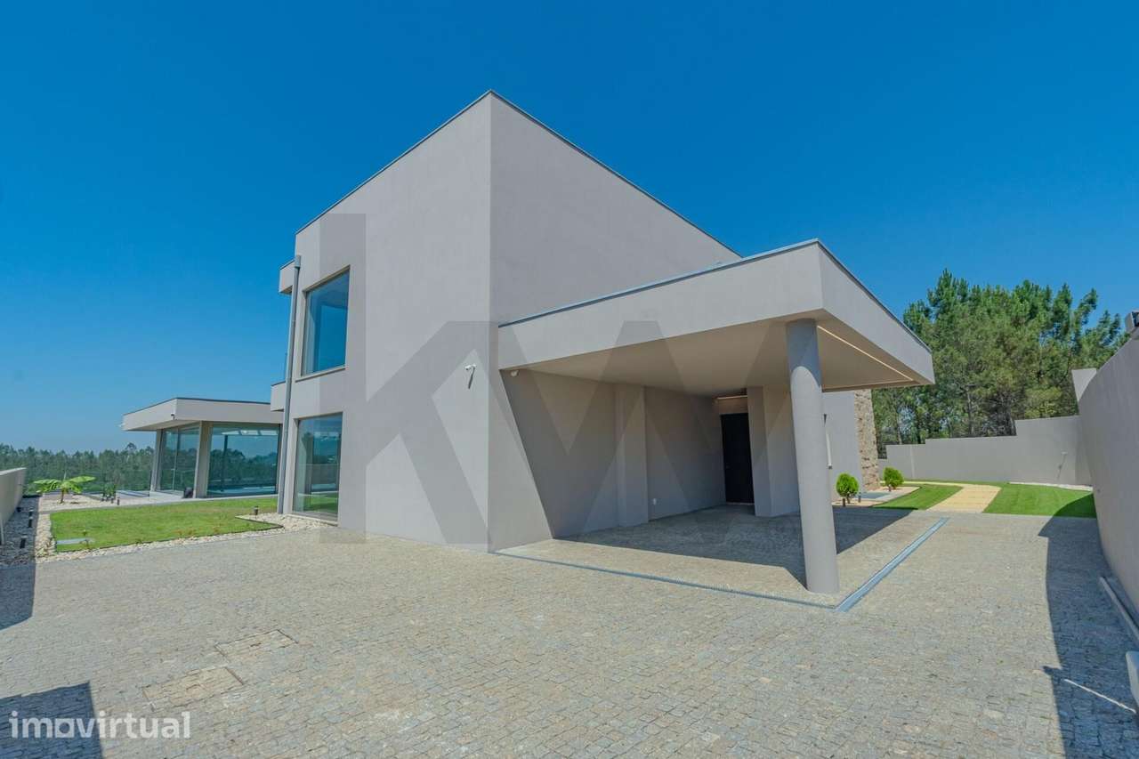 Moradia de Luxo T3+1 com Piscina Coberta e Vistas Panorâmicas ! - Grande imagem: 3/48