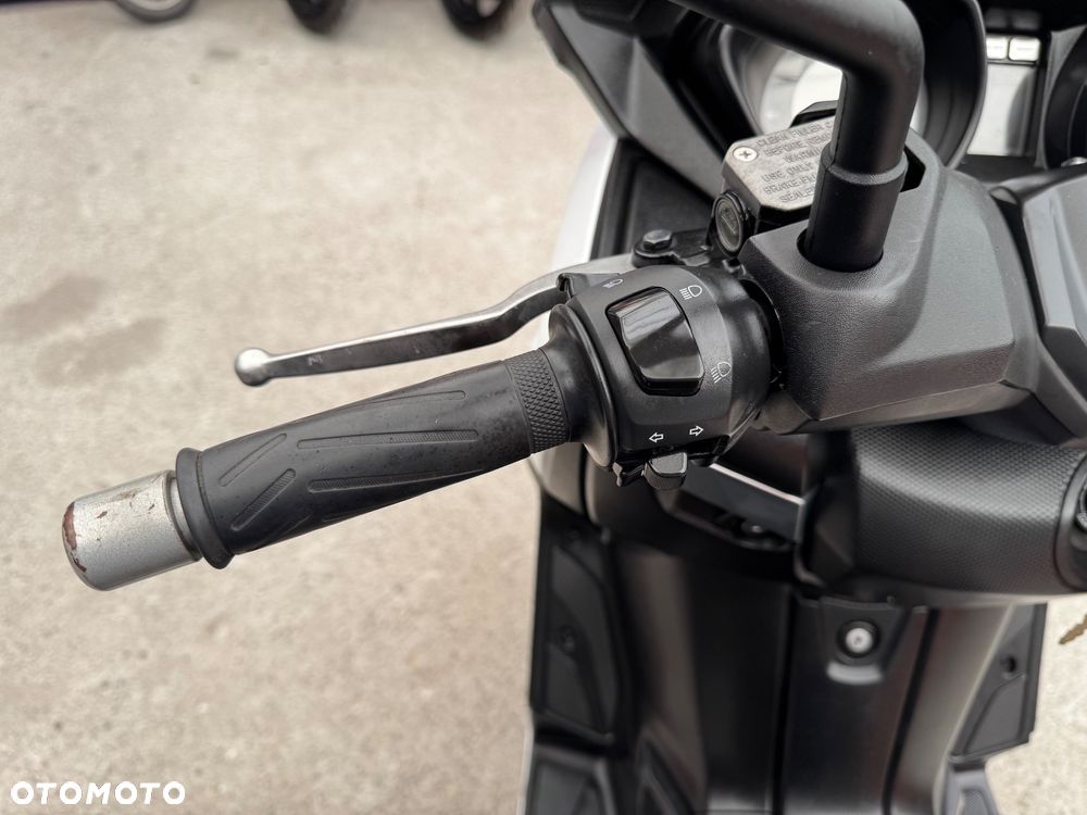 Yamaha X-max - 23