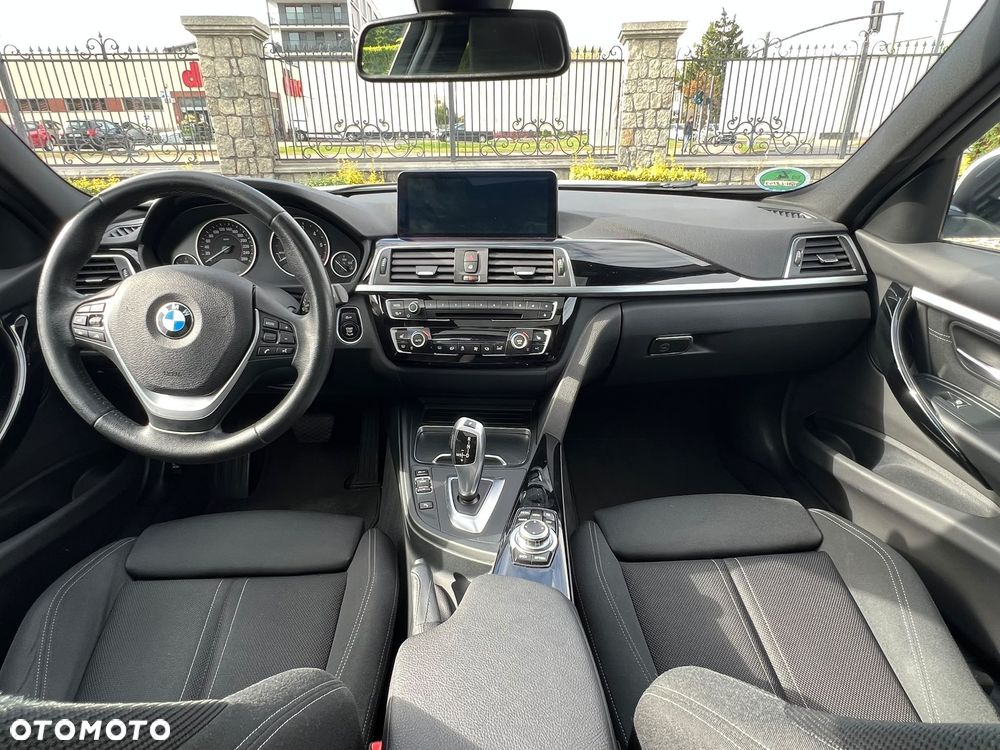 BMW Seria 3 320d xDrive Luxury Line sport - 23