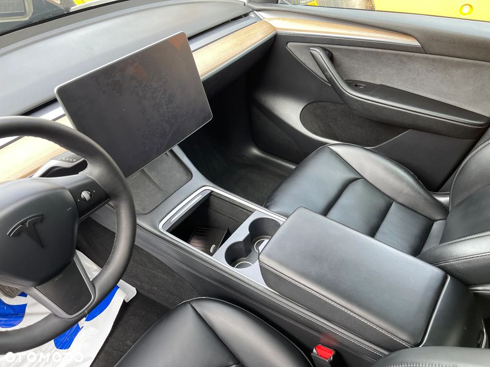 Tesla Model Y Long Range Dual Motor AWD - 24