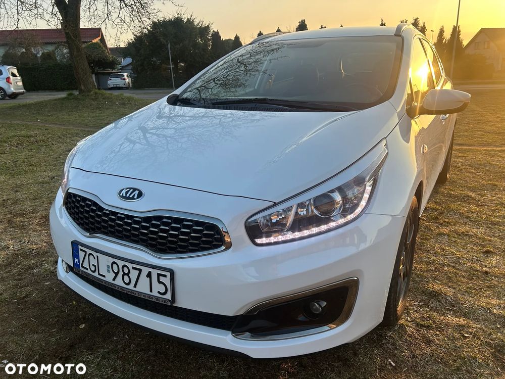 Kia Ceed 1.6 CRDi 136 ISG Platinum Edition - 3