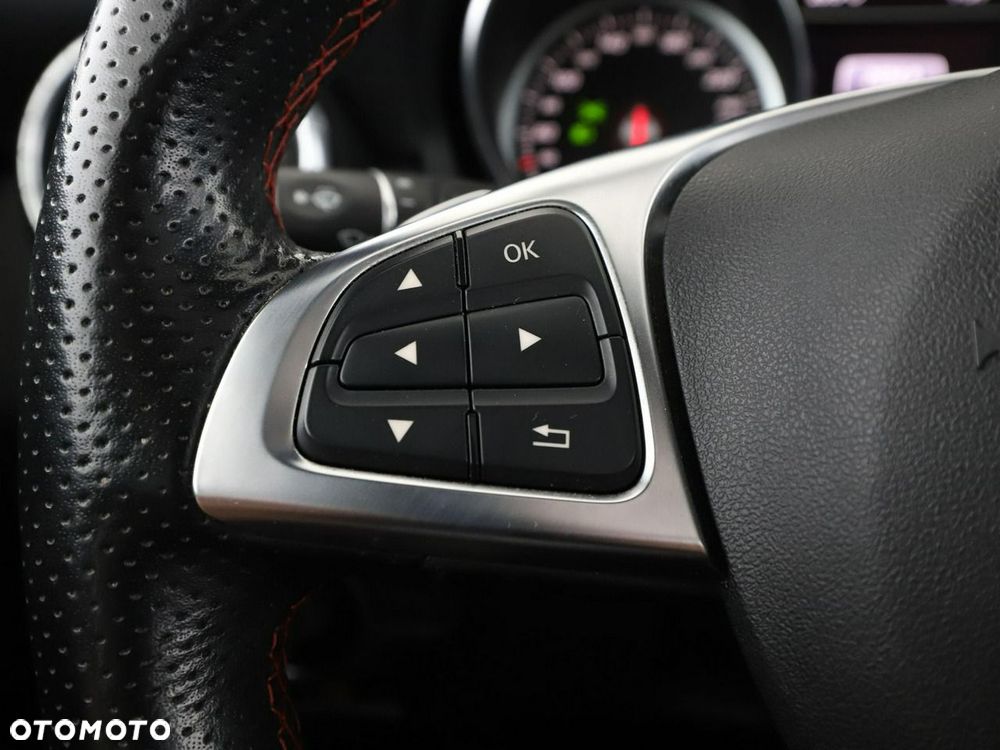 Mercedes-Benz CLA 180 7G-DCT AMG Line - 32