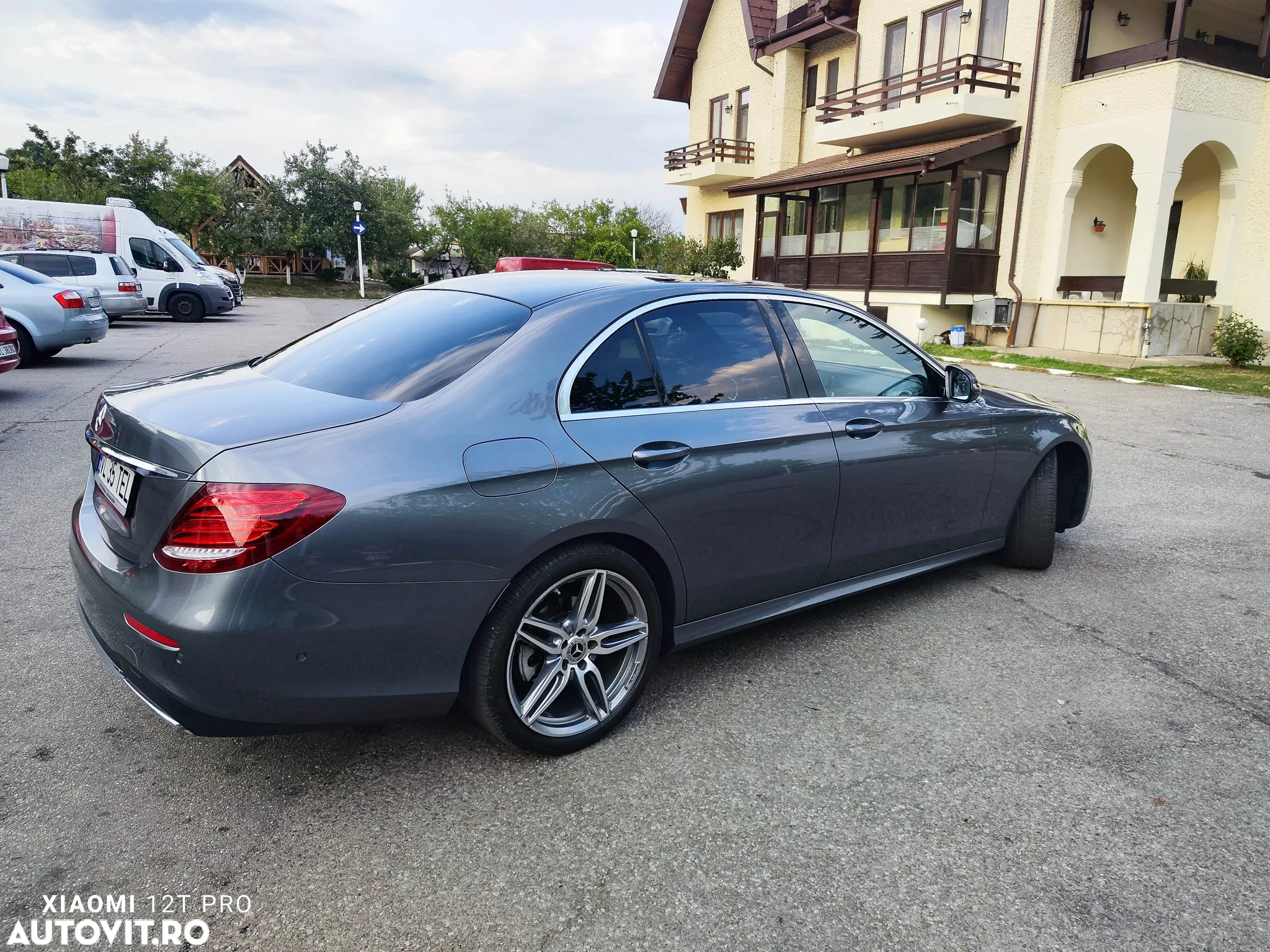 Mercedes-Benz E 220 d T 9G-TRONIC AMG Line - 3
