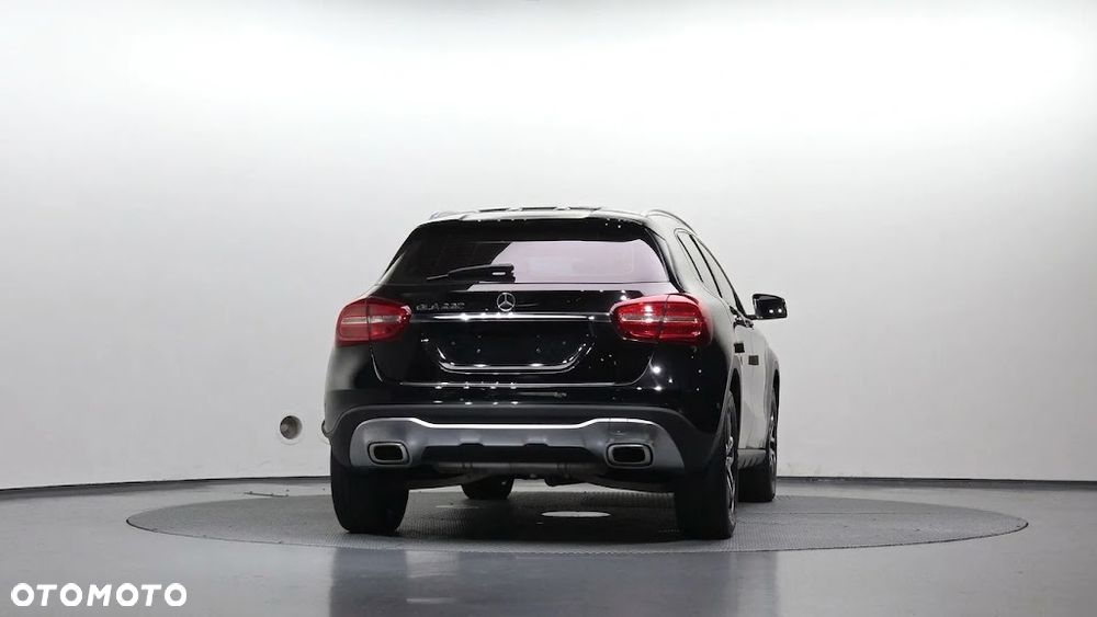Mercedes-Benz GLA - 5