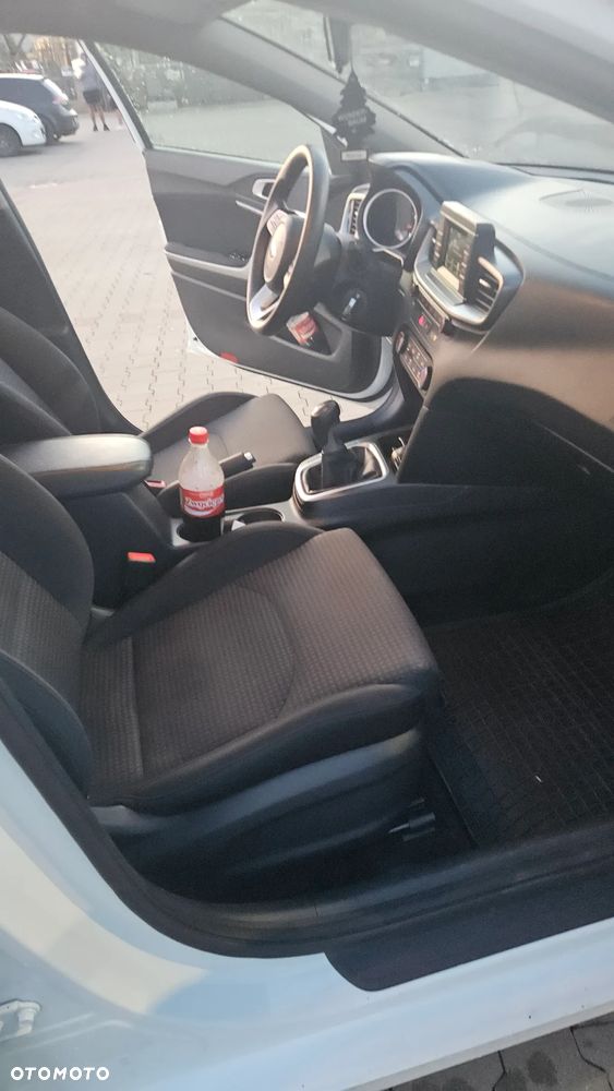 Kia Ceed 1.4 L Business Line - 19