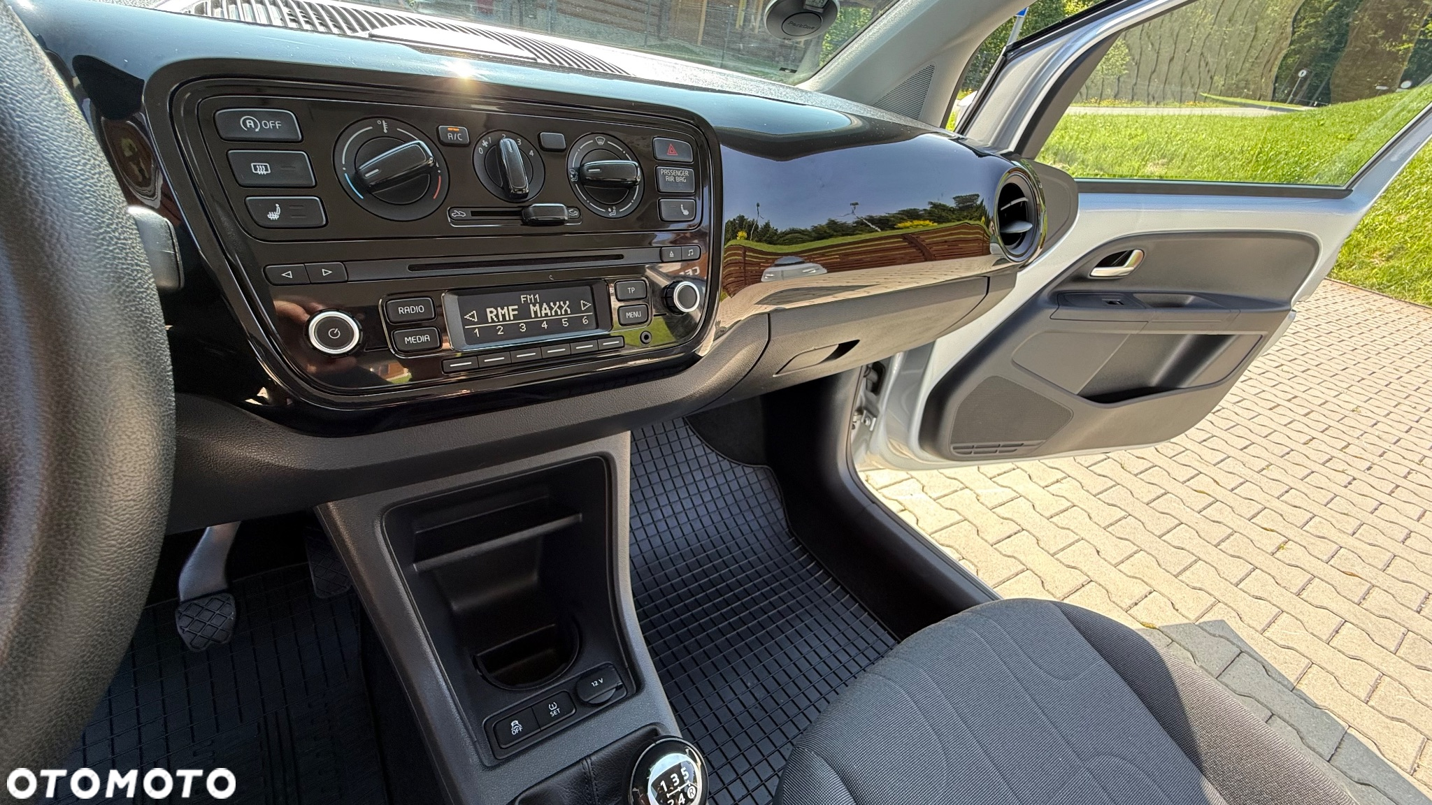 Volkswagen up! (BlueMotion Technology) high - 32