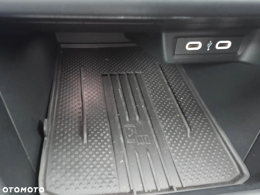 Volkswagen Taigo 1.0 TSI OPF DSG R-Line - 28