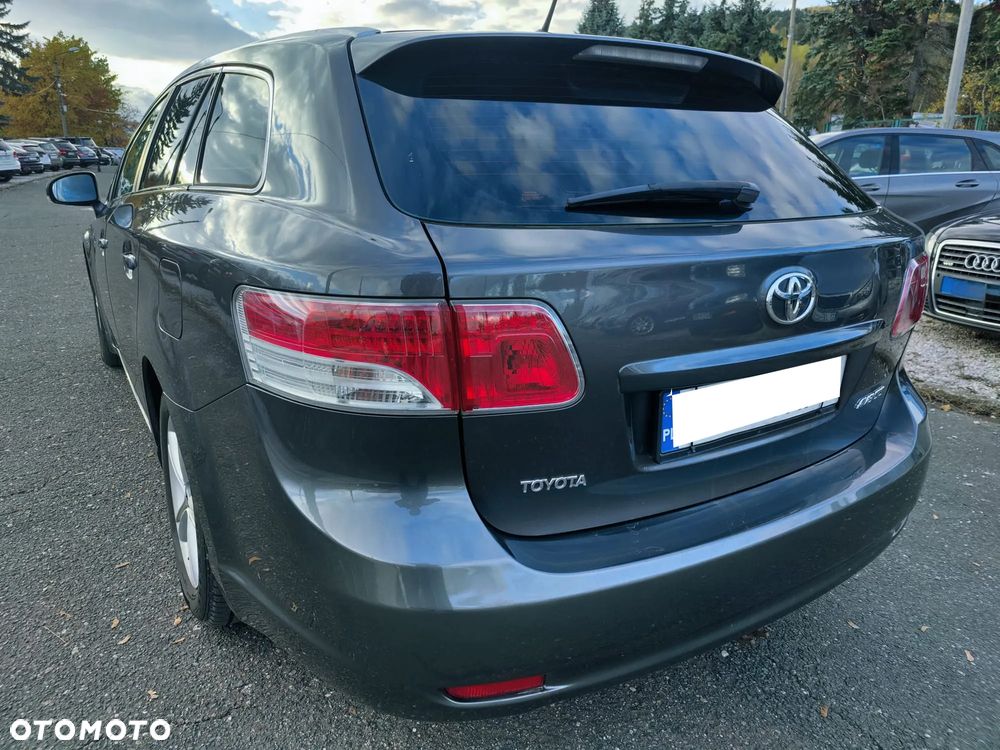 Toyota Avensis - 19