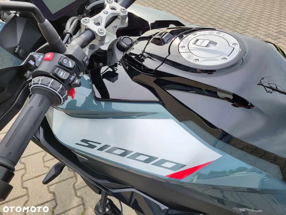 BMW XR - 10