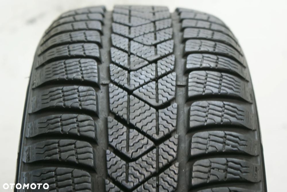 205/50R17 PIRELLI SOTTOZERO 3 WINTER , 6,5mm (A 8851) - 1