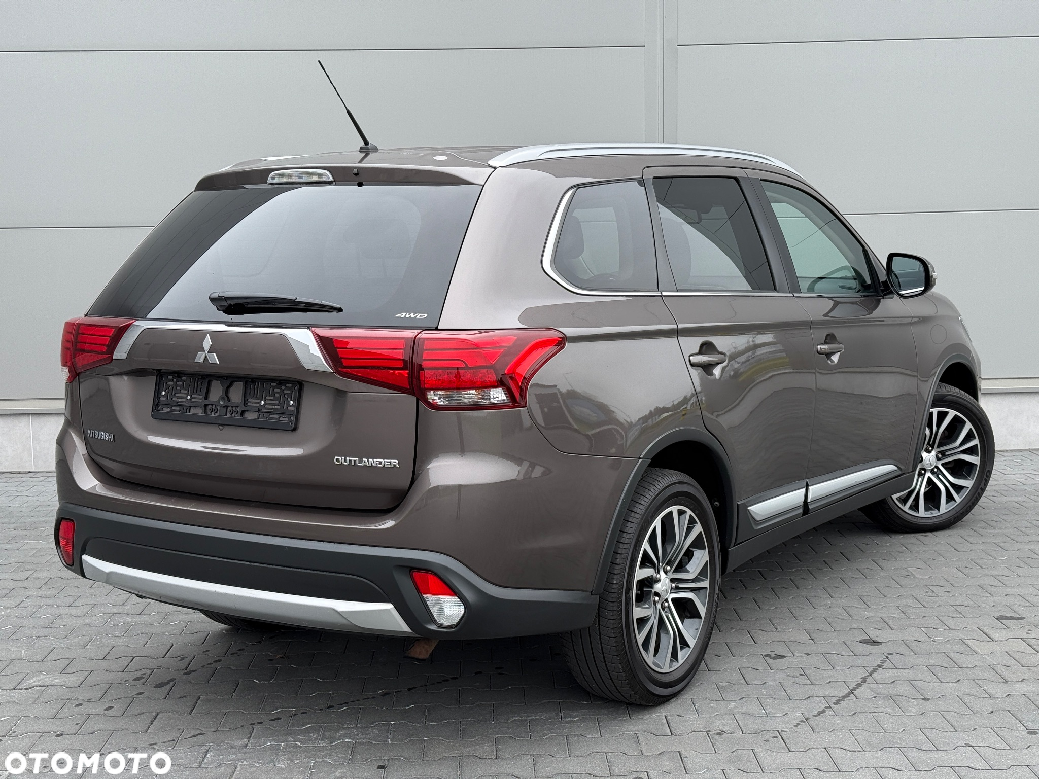 Mitsubishi Outlander - 7