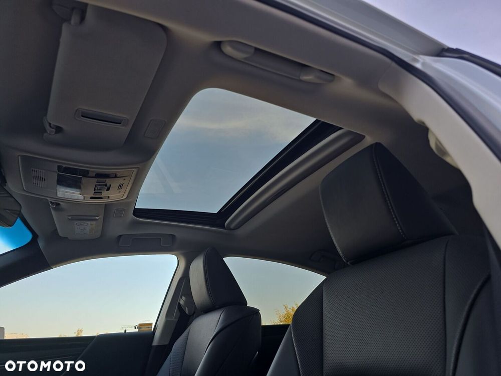 Lexus ES 300h Business Edition - 28