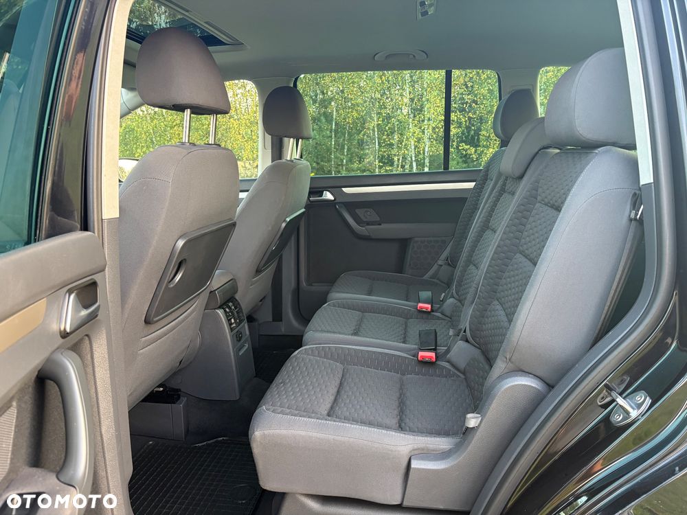 Volkswagen Touran - 25
