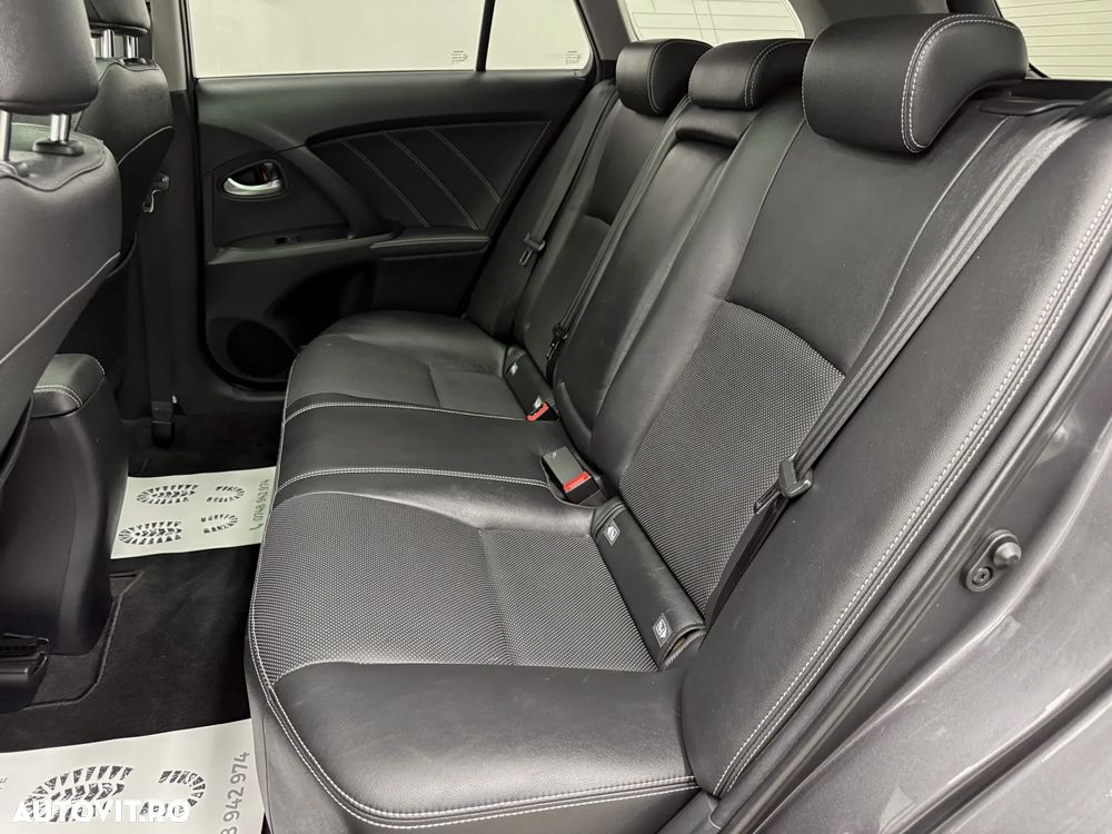 Toyota Avensis 2.0 D-4D Executive - 19