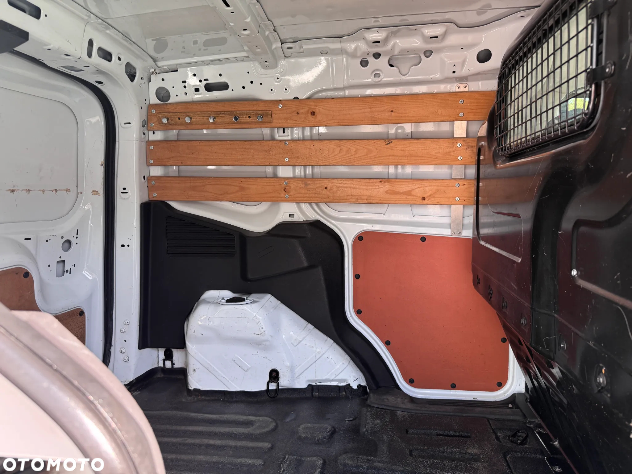 Ford Transit Courier - 25