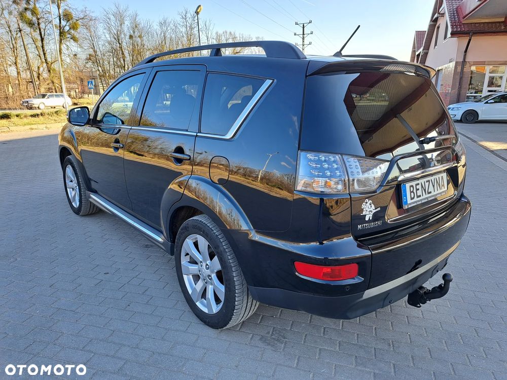 Mitsubishi Outlander - 12
