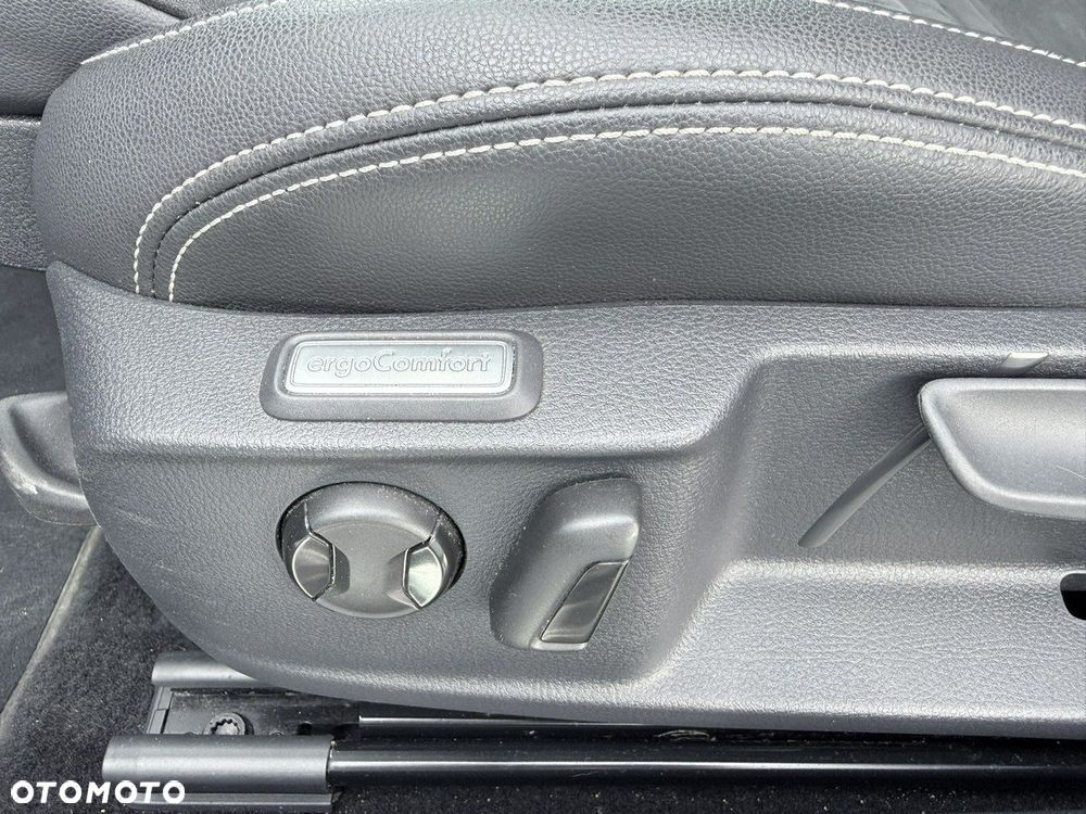 Volkswagen Passat - 34