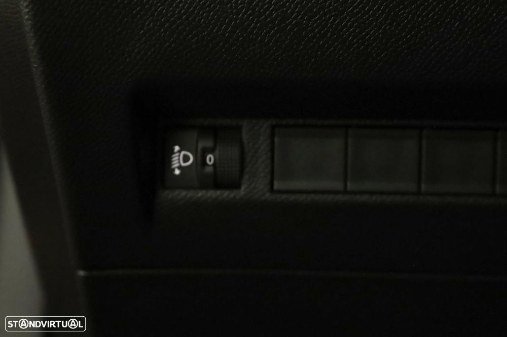 Peugeot 2008 1.2 PureTech Allure - 19