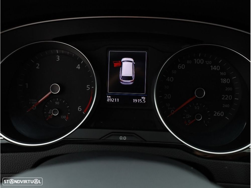 VW Passat Variant 2.0 TDi Business DSG - 24