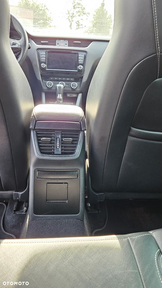 Skoda Octavia 2.0 TDI DSG RS - 30