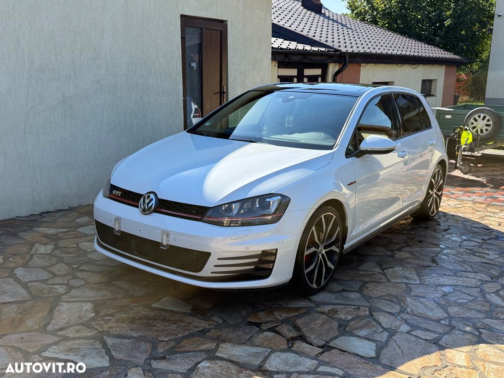 Volkswagen Golf - 1
