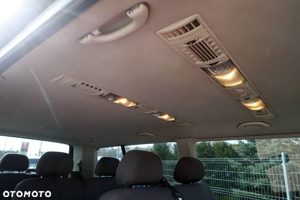 Volkswagen Caravelle - 17