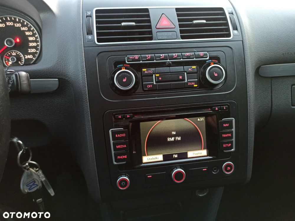 Volkswagen Touran 1.6 TDI DPF BlueMotion Technology STYLE - 20