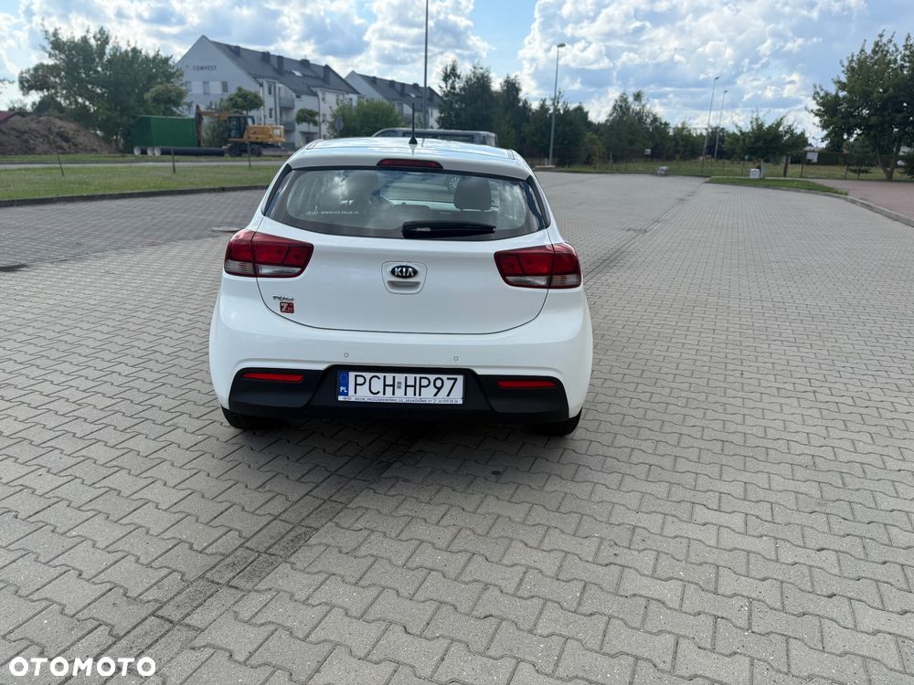 Kia Rio 1.4 L - 4