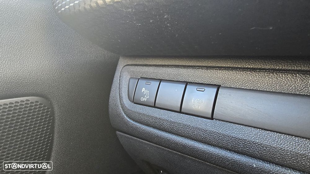 Peugeot 2008 1.6 BlueHDi GT Line - 32