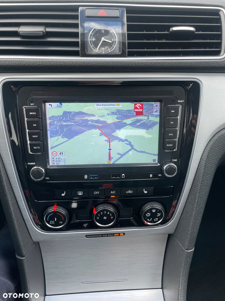 Volkswagen Passat - 11