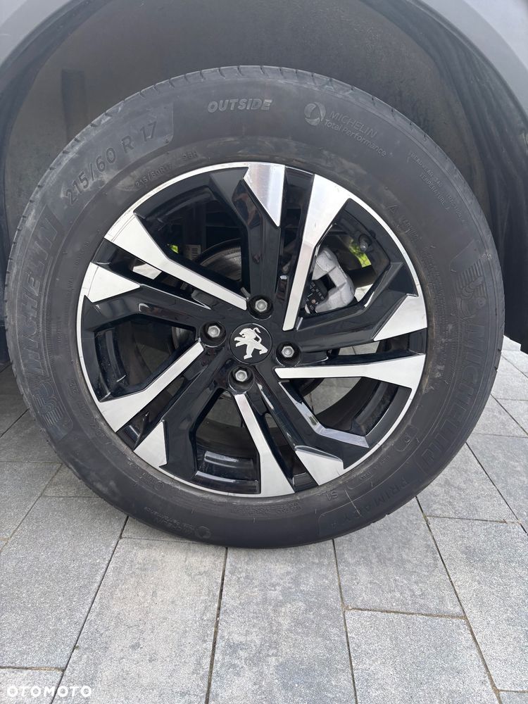 Peugeot 2008 1.2 PureTech Active S&S EAT8 - 11