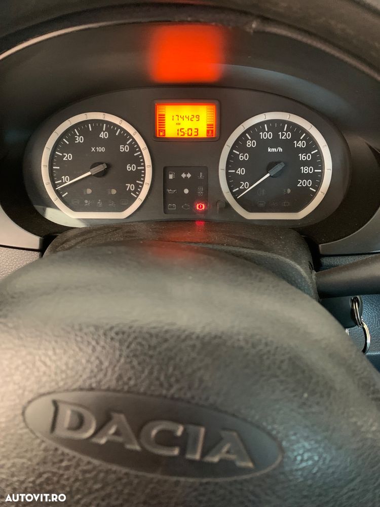 Dacia Logan 1.6 16V Laureate - 9