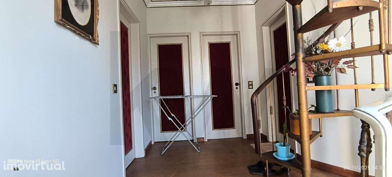 Moradia T4 de Arquitetura Colonial — Um Refúgio Exclusivo Estoril - Grande imagem: 4/32