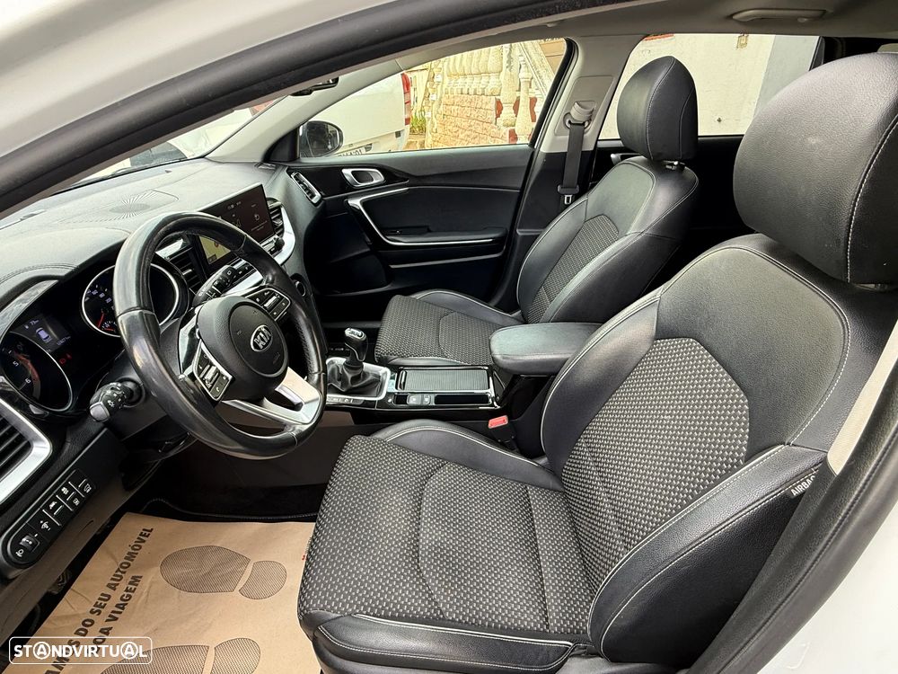 Kia Ceed SW 1.6 CRDi MHEV Drive+SRF - 12