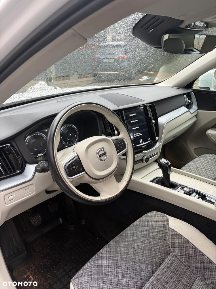 Volvo XC 60 D3 Momentum Pro - 7