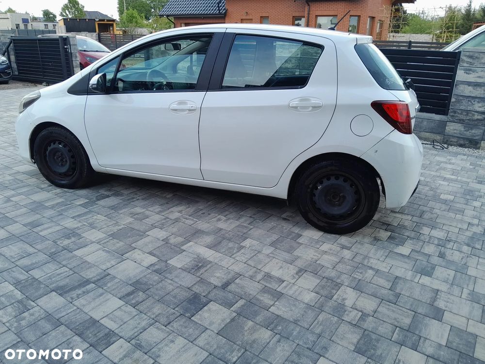 Toyota Yaris Hybrid 100 Business Edition - 4