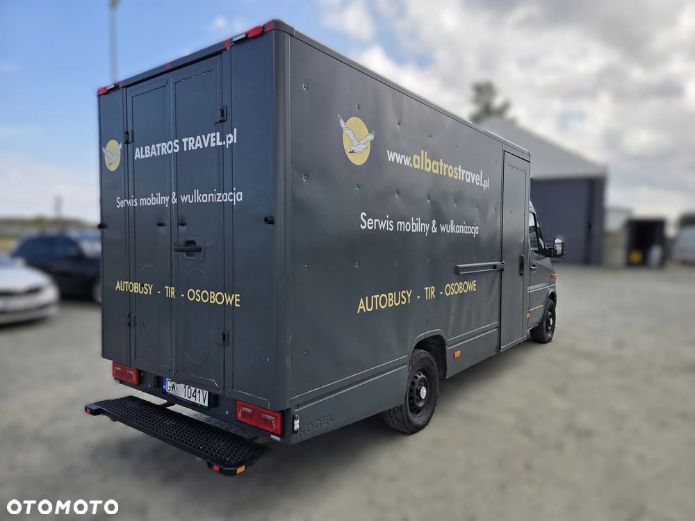 Mercedes-Benz Sprinter - 2
