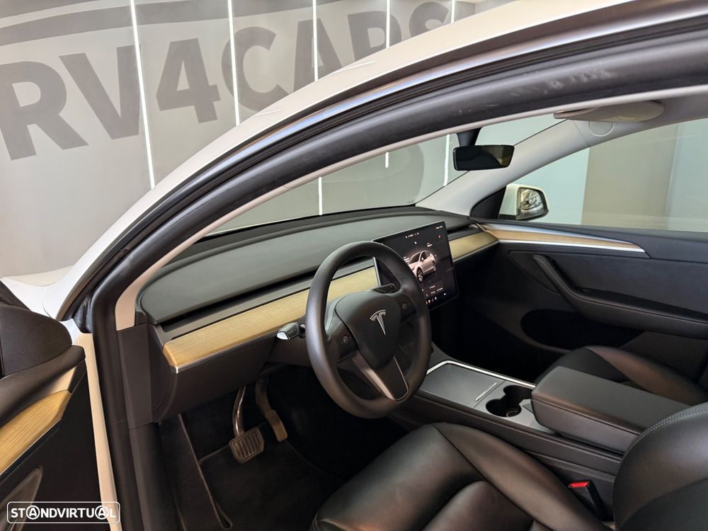 Tesla Model Y Standard RWD - 12