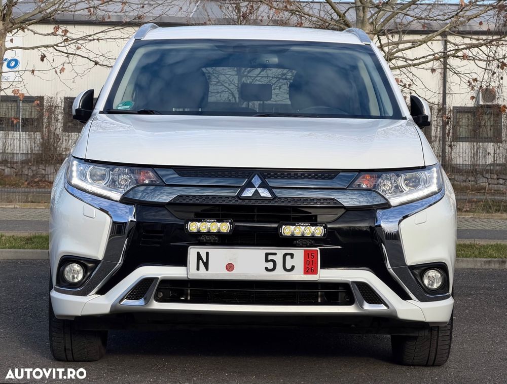 Mitsubishi Outlander 2.4 4WD Plug-In Hybrid - 18